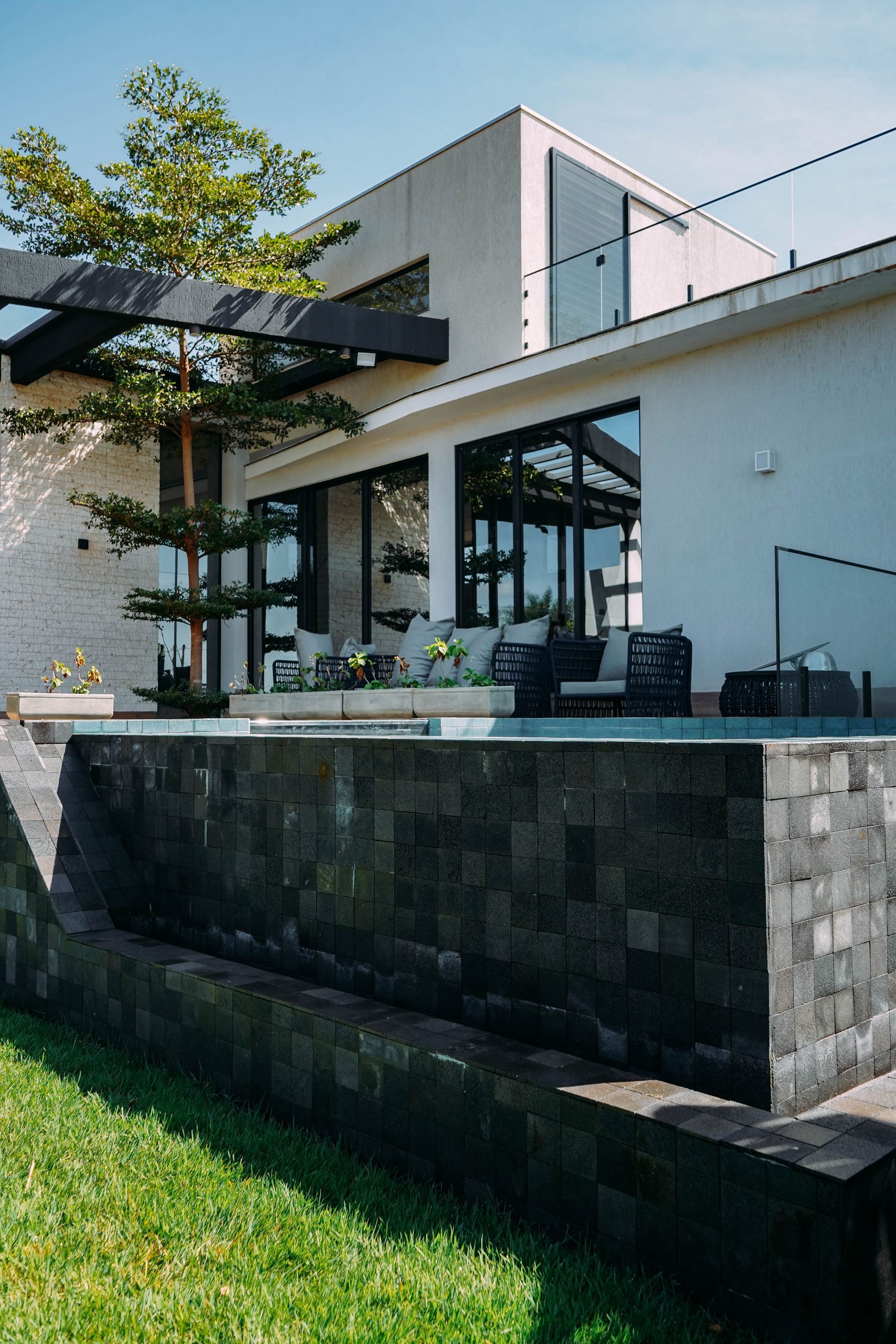 Pedra hitam na piscina