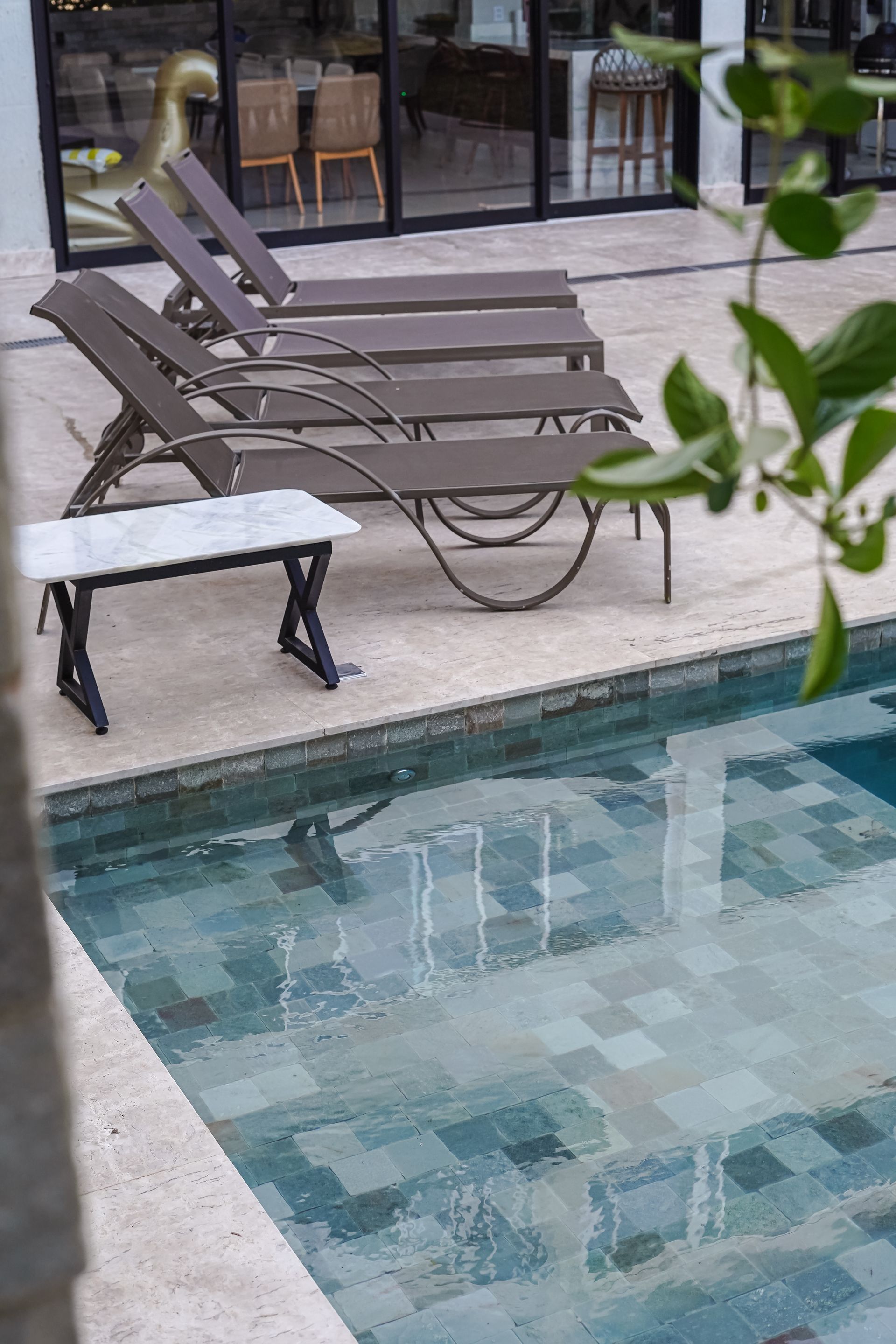 Pedra Jade na piscina