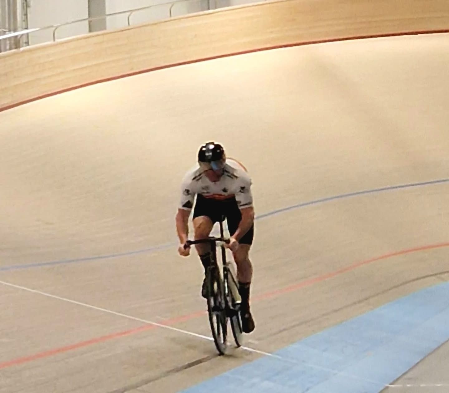 Renè Andersen viste godt igjen på årets NM Masters på velodromen i Asker. 
Resultatet ble Gull på 500m ITT, Gull på 4000 m Team Pursuit og sølv på Match Sprint.
Vi gratulerer !! 
