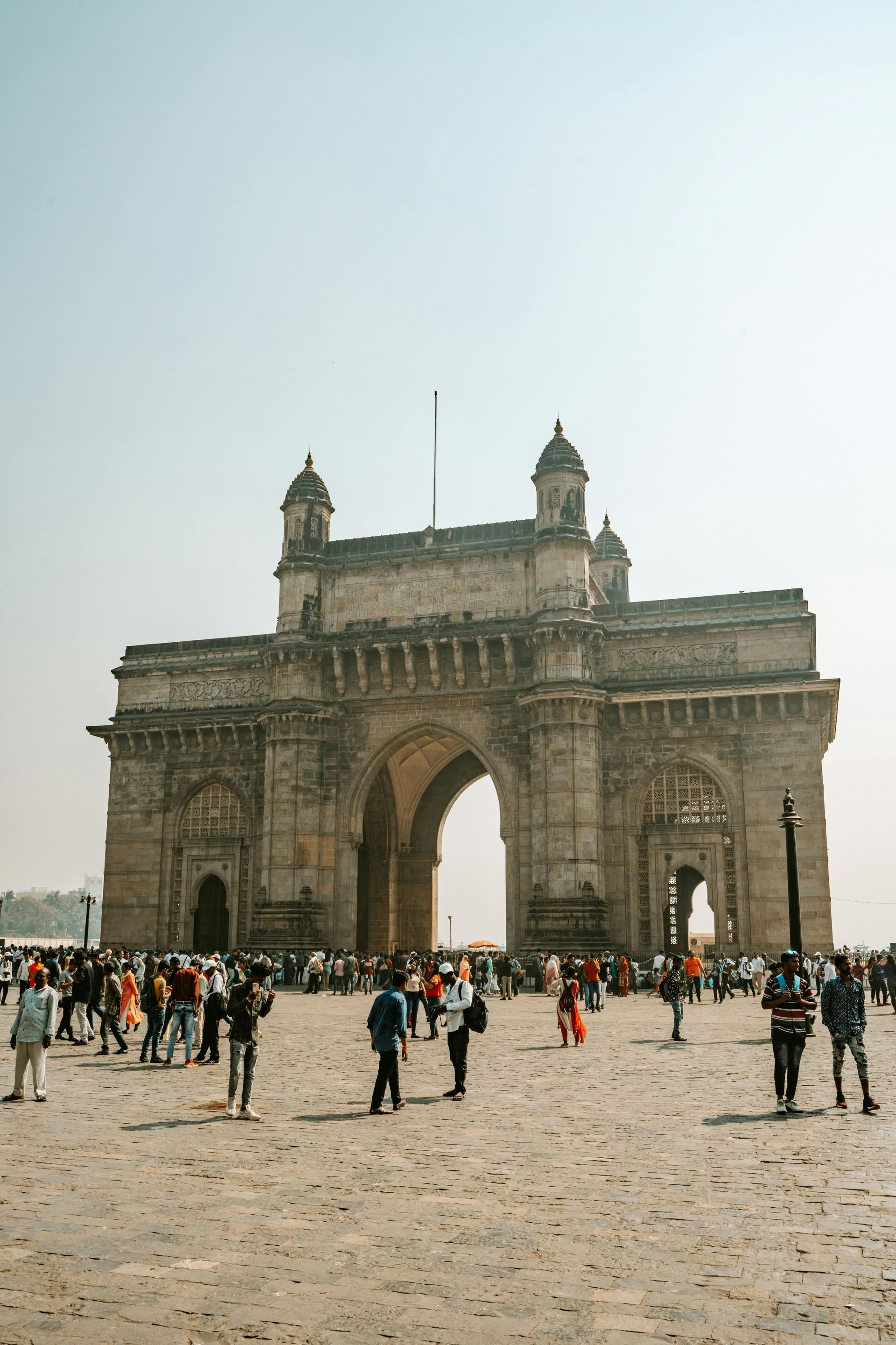 India Gate monument in Delhi with blue sky, symbolising vibrant markets and cultural attractions in the city