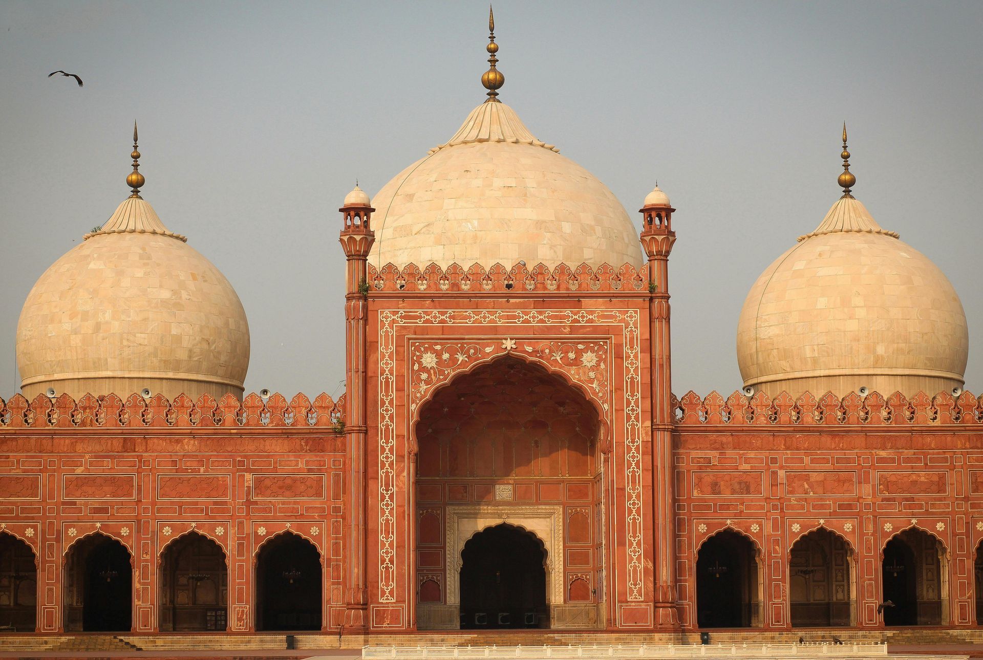 India Gate monument in Delhi with blue sky, symbolising vibrant markets and cultural attractions in the city