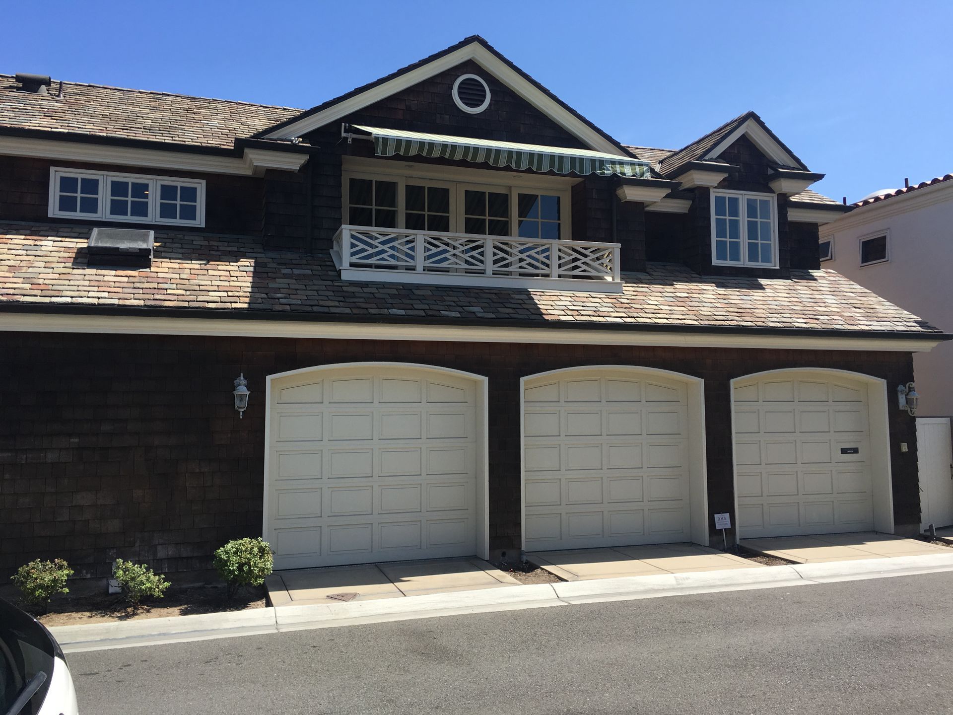 Large House With Three Garage Doors