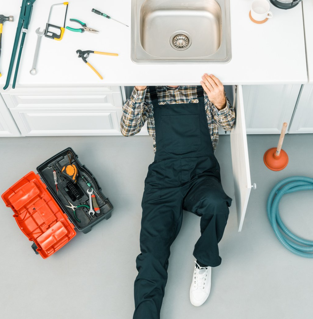 tecnico a reparar lava loiça