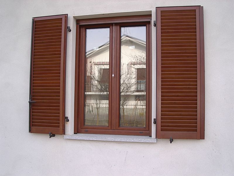 Finestra con persiane