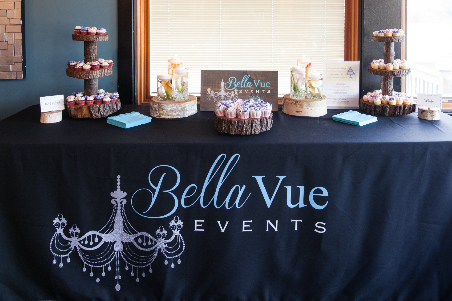 BellaVue Events Main Table Displays Cupcakes Floral