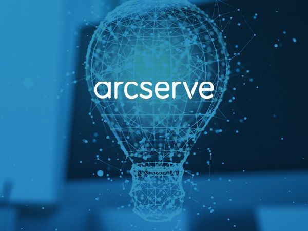 Logotipo de Arcserve con un globo azul brillante de líneas interconectadas.