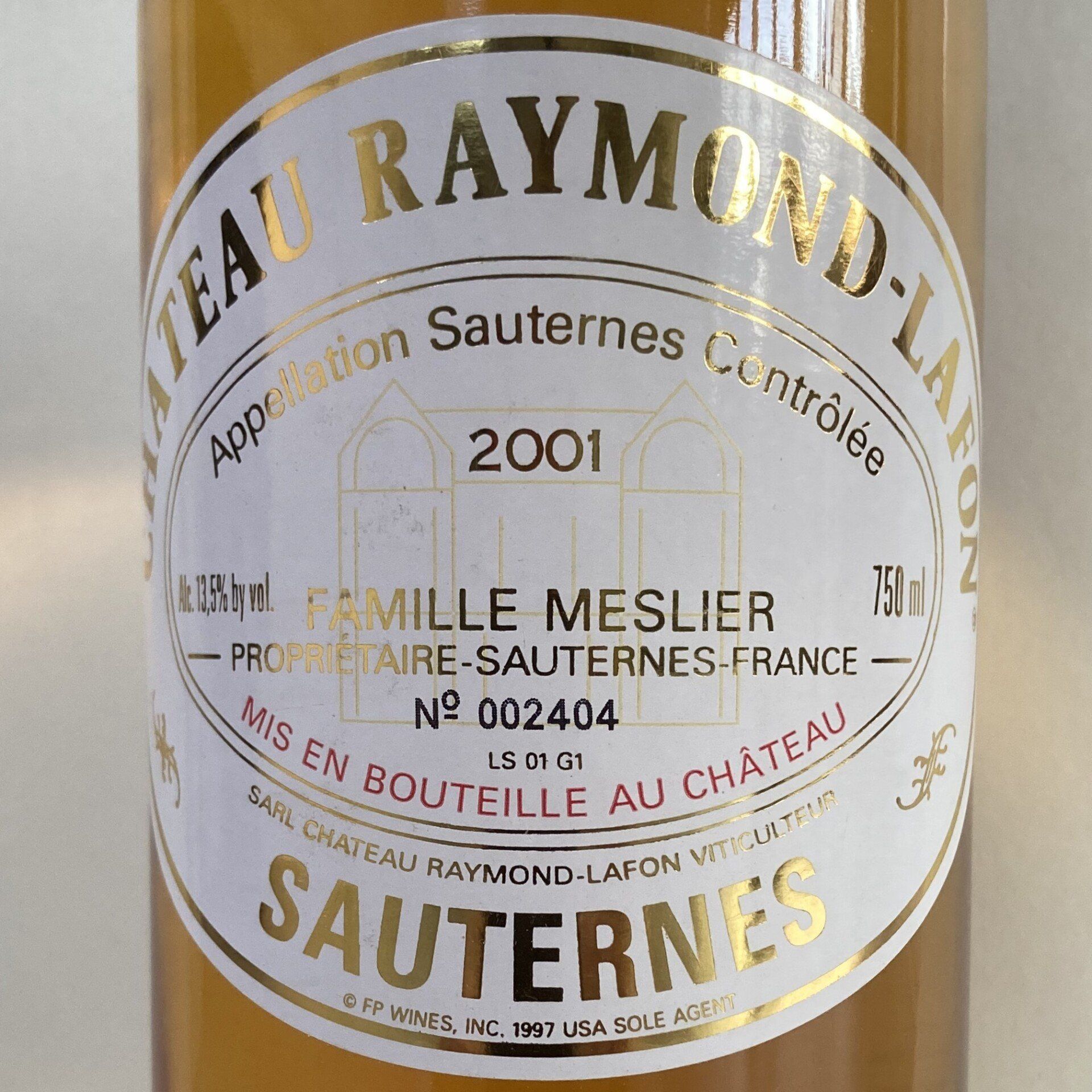 Het label van een fles chateau Raymond-Lafon 2001