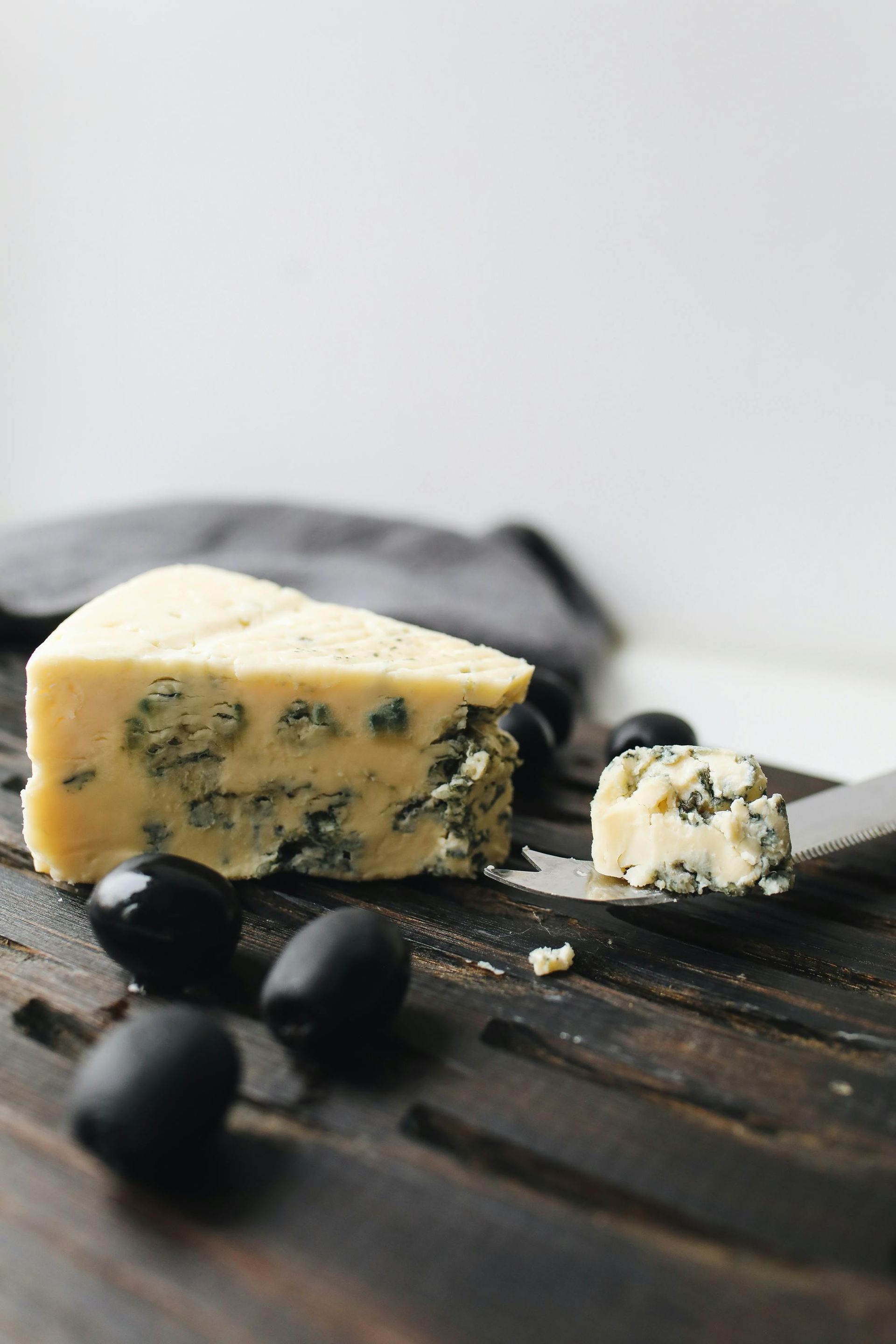 Wedge of blue cheese | Institute for Cheese & Dairy