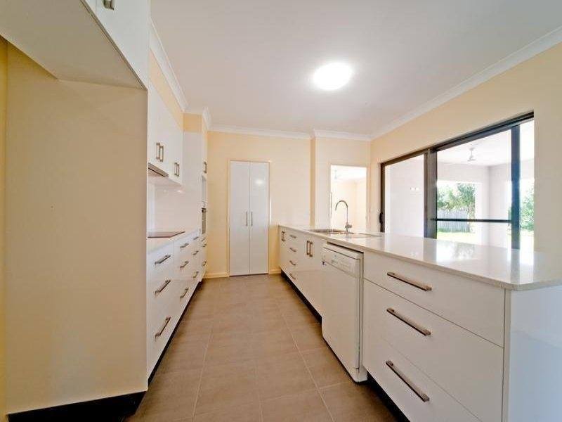 Minimalist Kitchen - Home & Renovation Builders In Palm Grove, QLD