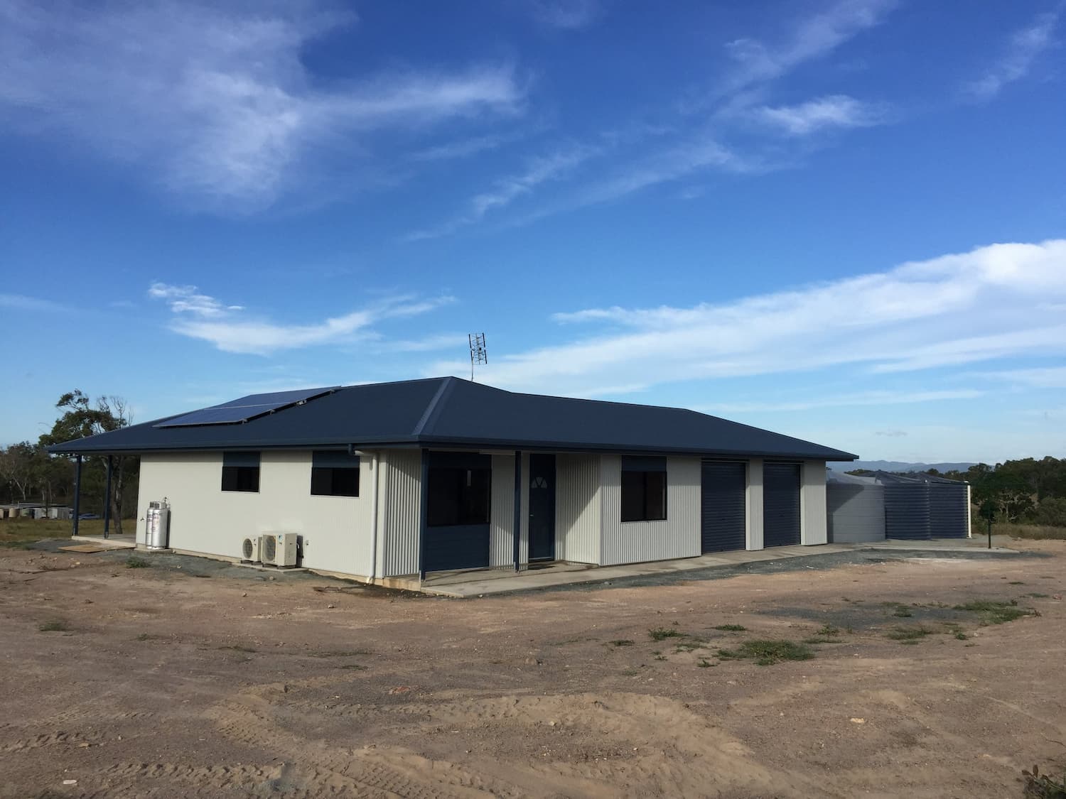 Grid Solar Powered Home - Home & Renovation Builders In Palm Grove, QLD