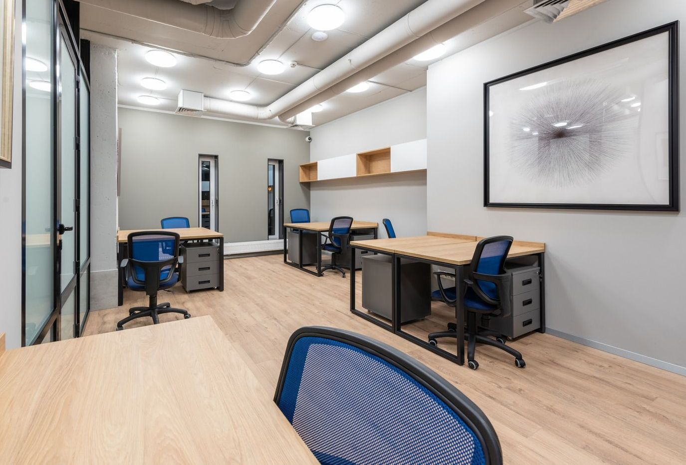 A room with a lot of desks and chairs in it.