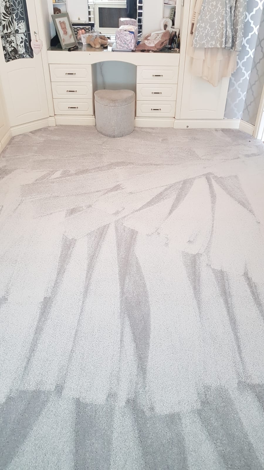 Luxury soft saxony carpet silver grey looks expensive