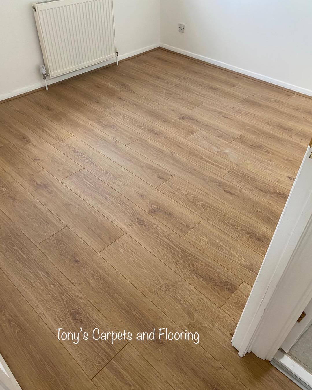 laminate flooring oak colour