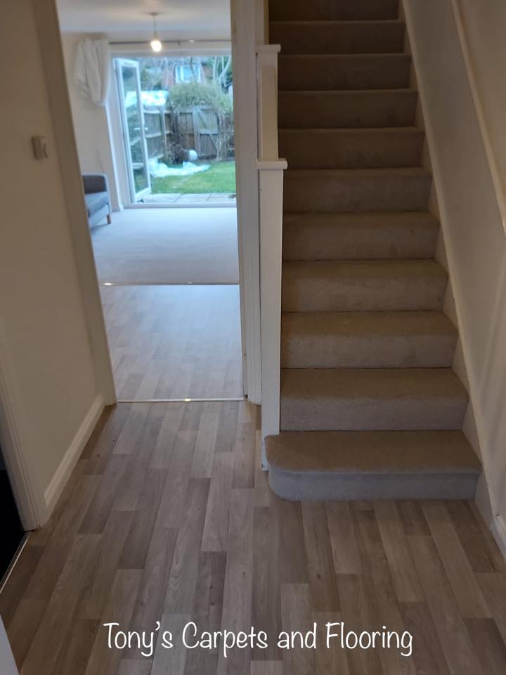 wood plank vinyl that is wood effect flooring that is R10 slip resistant perfect for kitchen, dining room, hallway, bedroom, cloakroom, bathroom, conservatory, office