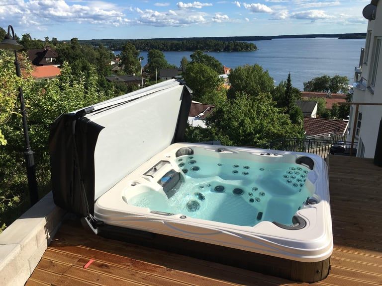Island Spas Grand Cayman 61 hot tub by Artesian Spas available in Surrey, Berkshire, Hampshire, London and parts of Sussex from Hot Tub Haven