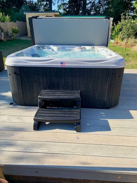 South Seas 748L DX hot tub for Horsham, Horley and Crawley