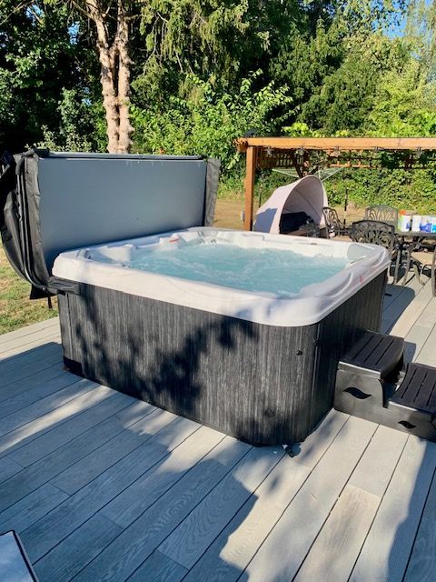 Spas Souths 748L DX hot tub near Ashtead Surrey