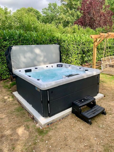 Grand Bahama 52 Lux hot tub available exclusively from Hot Tub Haven in  Surrey, Sussex and West London