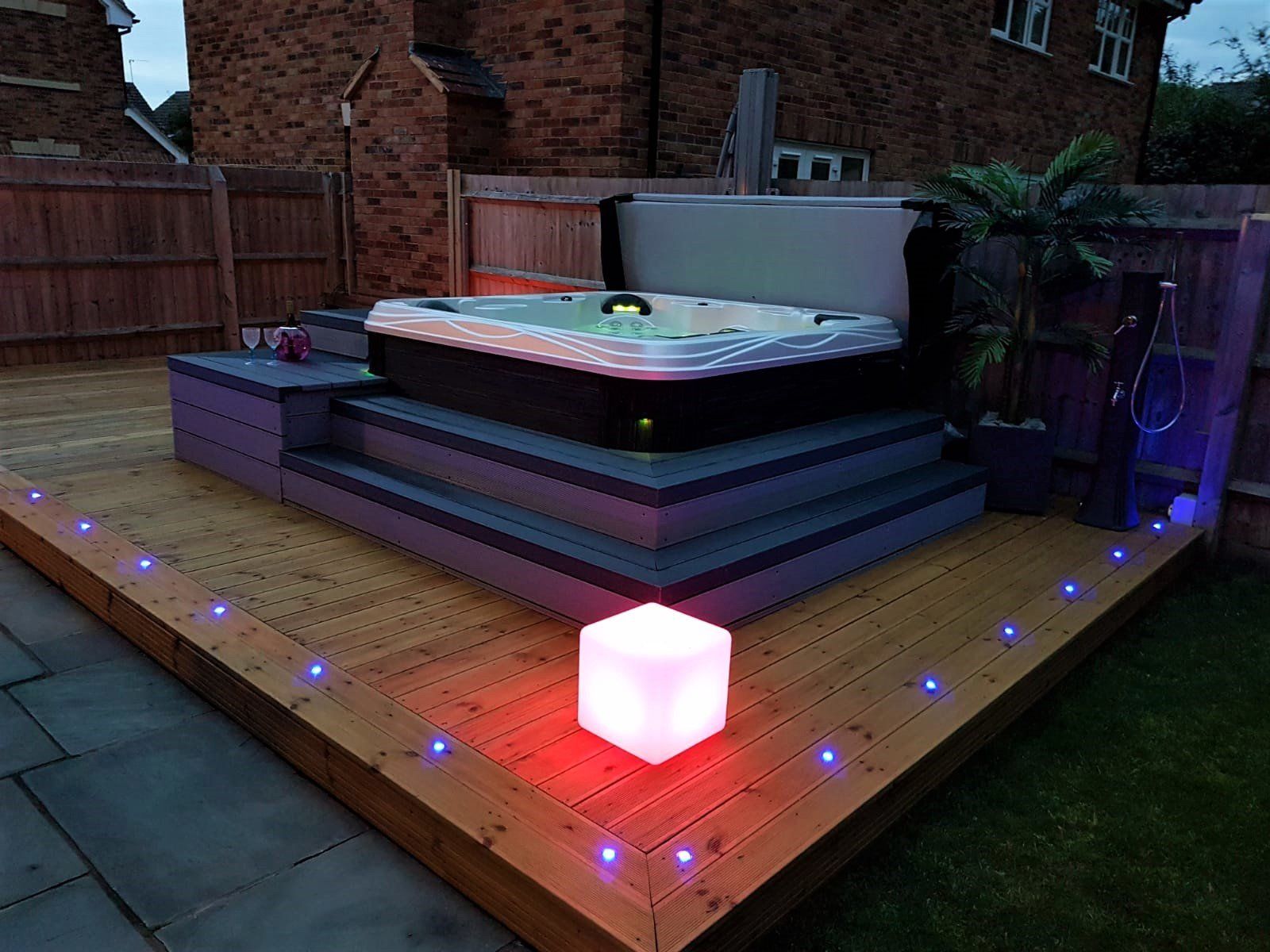 Decking for jacuzzis and hot tub