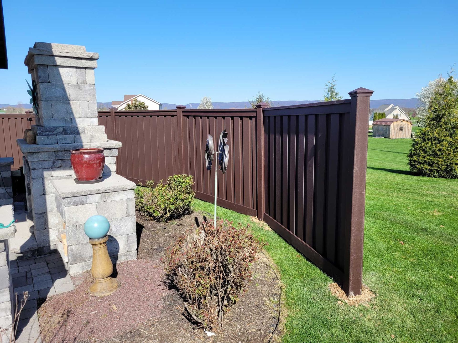 Creative vinyl fences — Shippensburg, PA — Nealy Fence