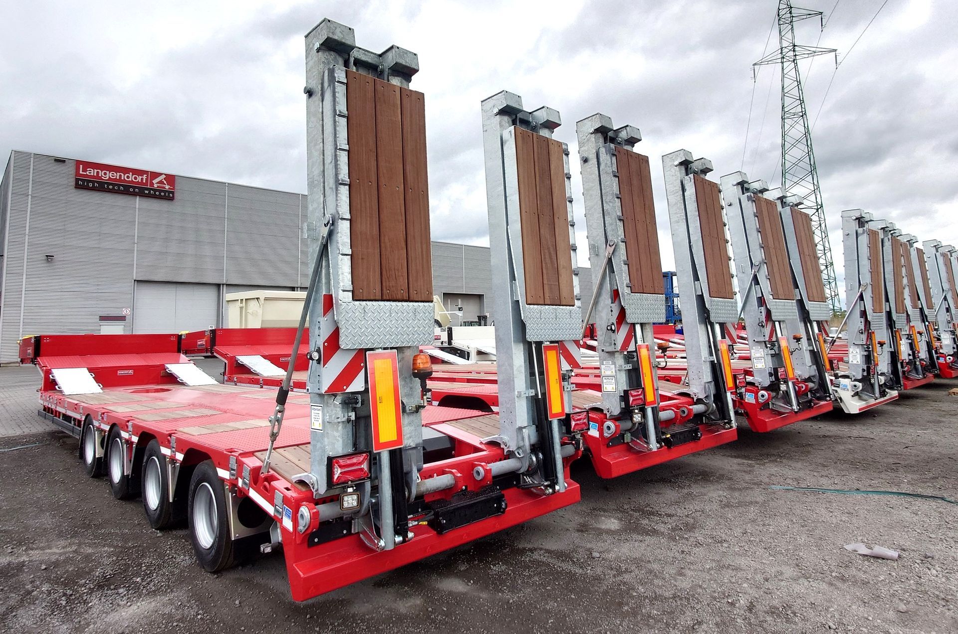 puspiekabju ražošana pēc pasūtījuma, Langendorf treileris 3 asu 4 asu, Noteboom, Faymonwille, MaxTrailer, Goldhofer, Kassbohrer, Sheuerle, Nicolas, Bodex, Wielton zemās grīdas treileris, lowbed semitrailer, piekabe tehnikas pārvadāšanai, negabarīta puspiekabe, smagsvara piekabe
