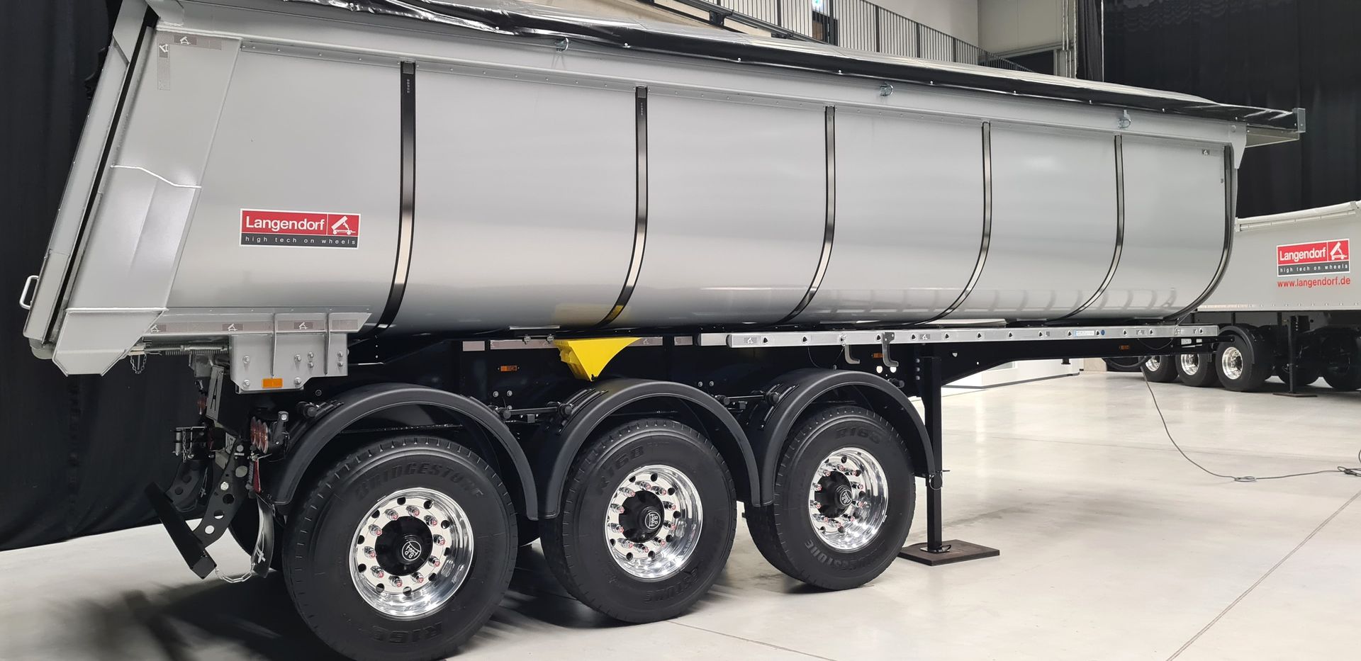 Langendorf Hardox pašizgāzējs vanna Panav Schwarzmueller Schmitz Carnehl bodex Wielton Reisch Kempf mega Panav