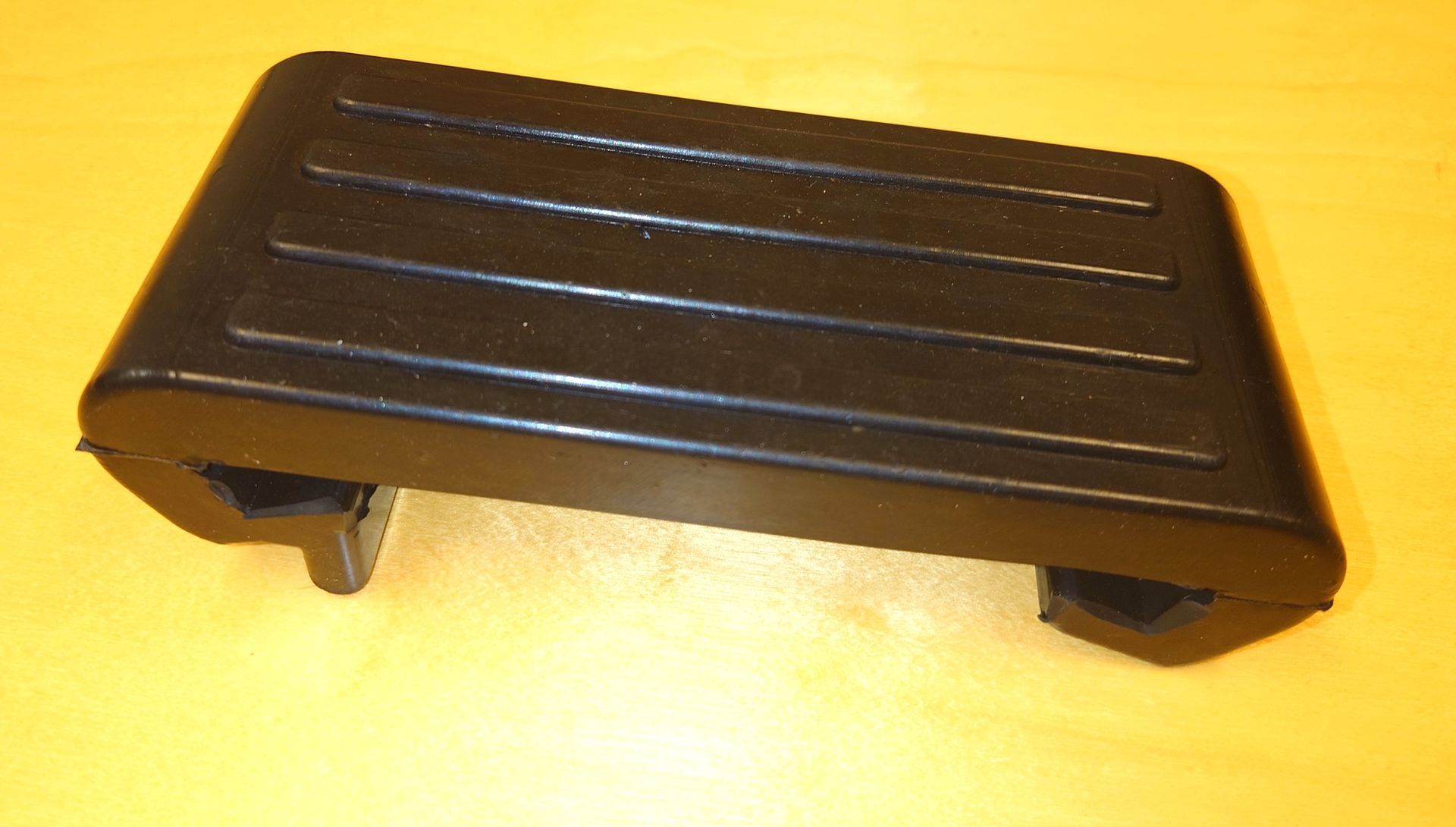 Pašizgāzēja kravas kastes gumijas atbalsts, опора резиновая самосвала, rubber tipper body, mega piekabes atbalsts, balsts, gumija, vannas atbalsts