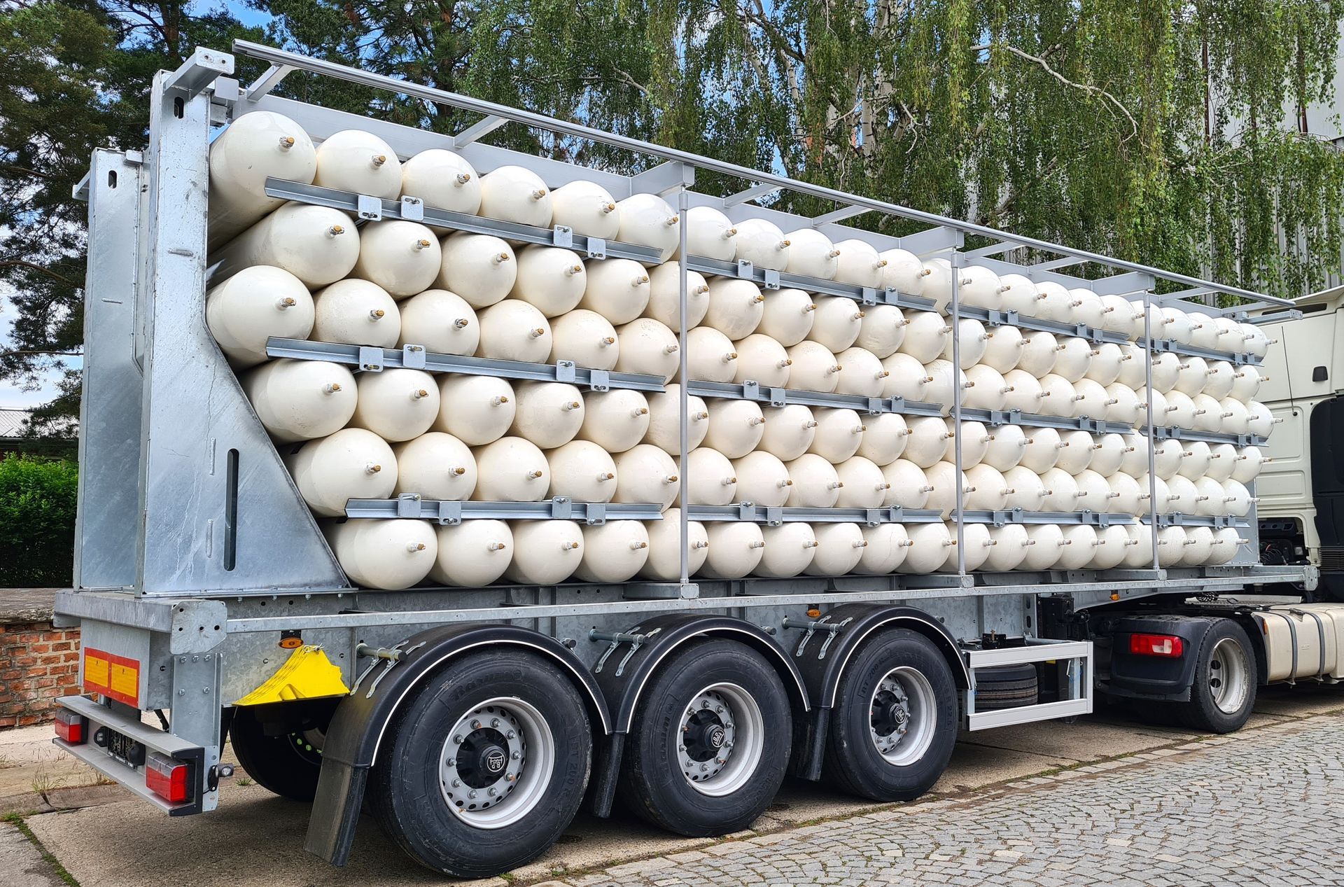 piekabju izgatavošana pēc pasūtījuma, piekabju ražošana, Panav puspiekabe, H2, ūdeņradis, baloni, gāzes baloni, piekabe, puspiekabe bcl-ds gāzes transports водород hydrogen