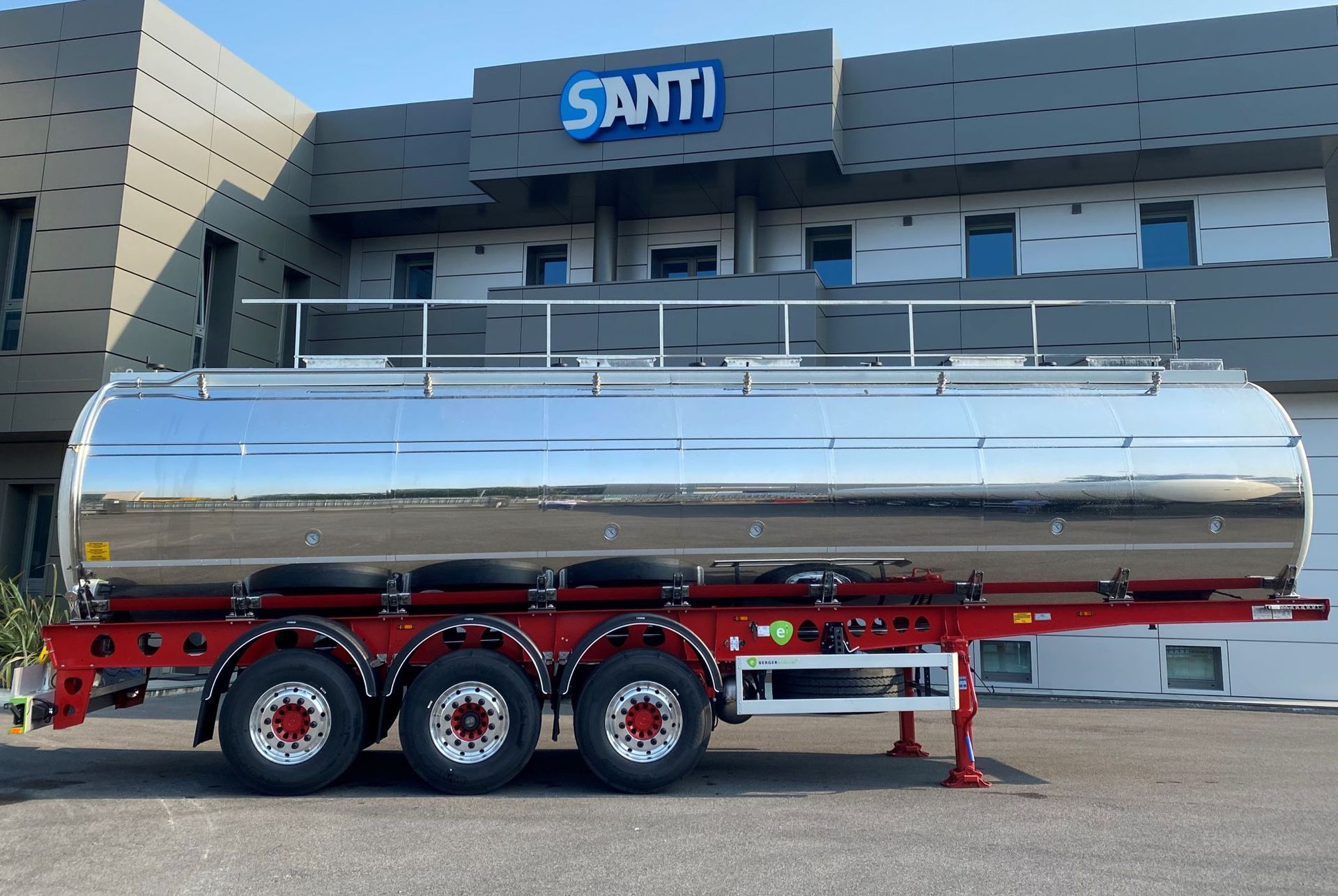 Santi cisternas, piena cisterna, milk tank, pārtikas cisterna, nerūsējošā tērauda cisterna, santi, janski, schwarte, pro-wam, romex.