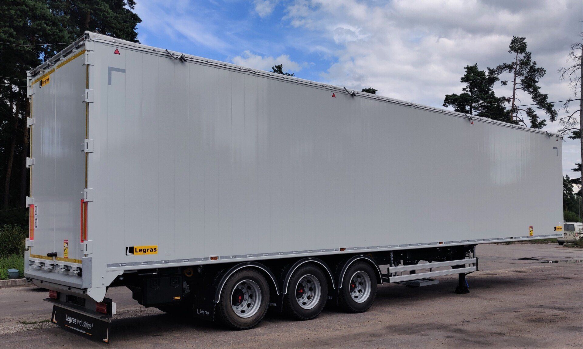 Benalu Legras group pārstāvis Latvijā, mega, 52 tonnas, šķeldvedējs, dubultriteņi, kustīgā grīda, рухома пiдлога. schubboden auflieger H&W, metsatek, knapen, kraker, schwarzmueller, reisch.
