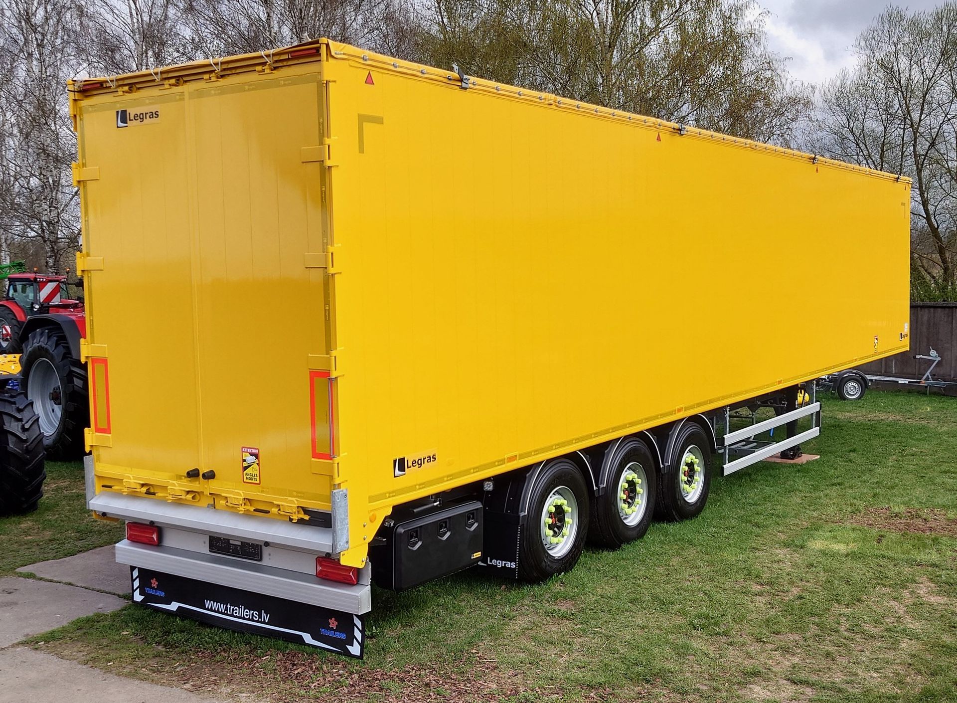 legras, šķeldvedējs, legras trailers, piekabe, kustīgā grīda