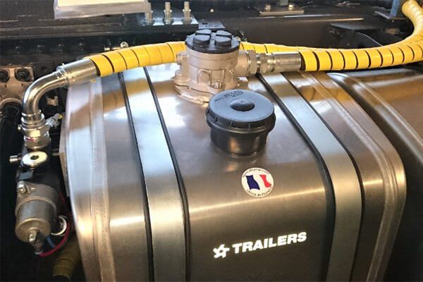 Hidrauliskie cilindri puspiekabēm un pašizgāzējiem