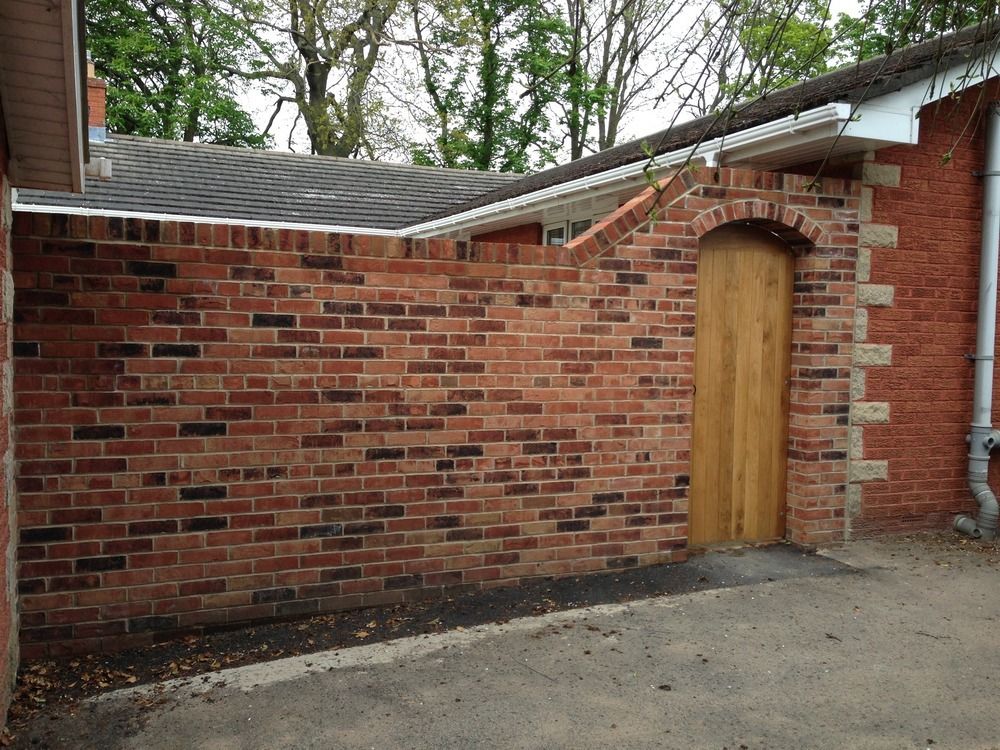 bricklayer-for-garden-walls