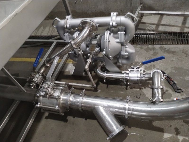 A stainless steel pipe with a blue valve on it
