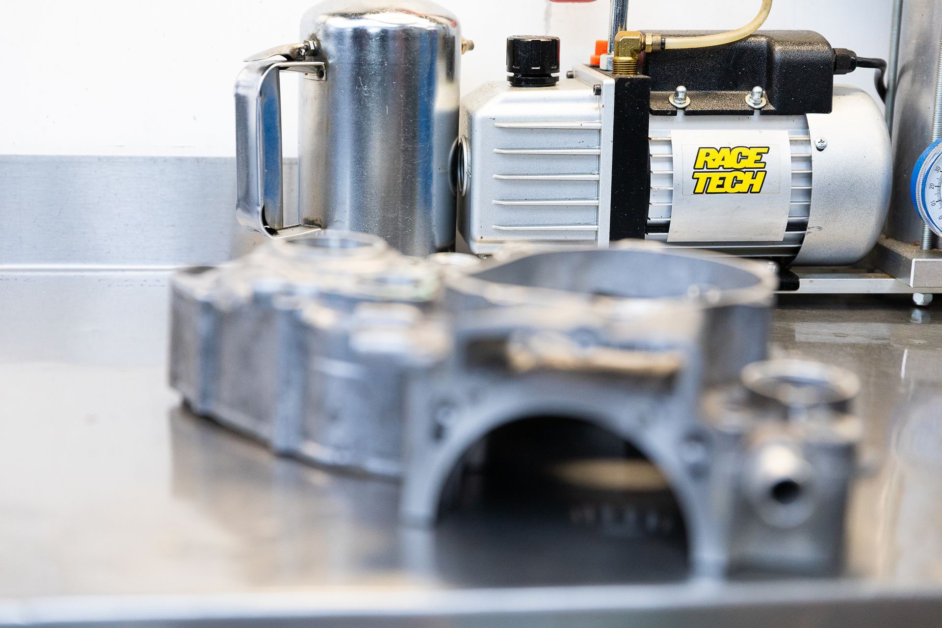 A vacuum pump with the word tech on it