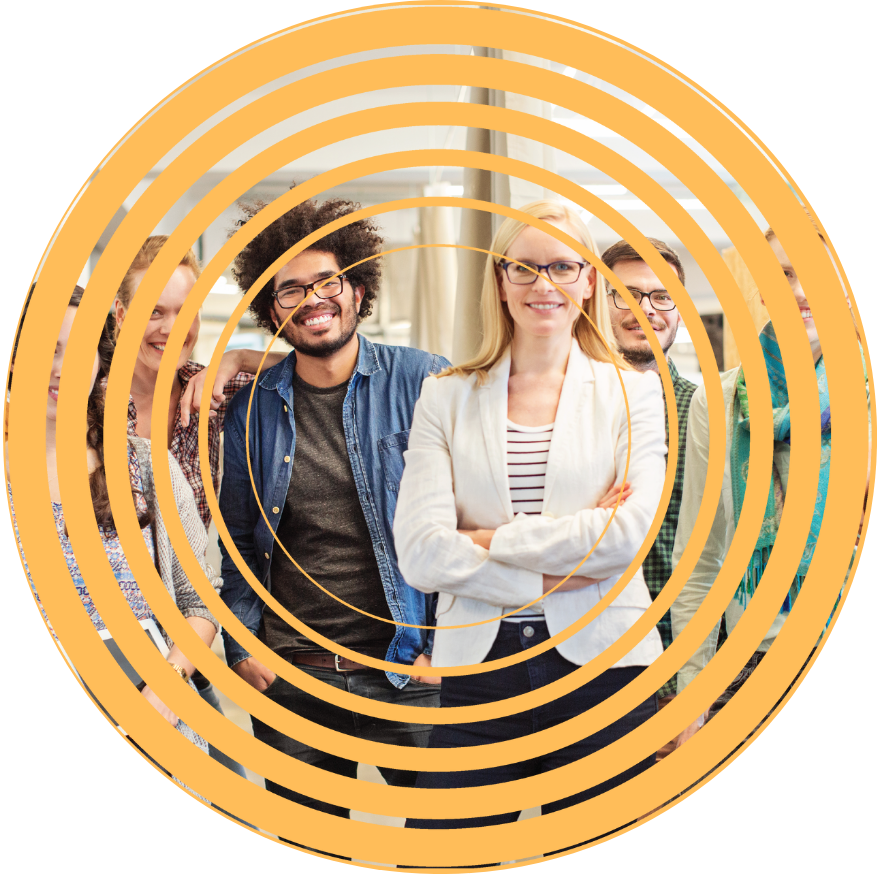 A group of people are posing for a picture in a circle.