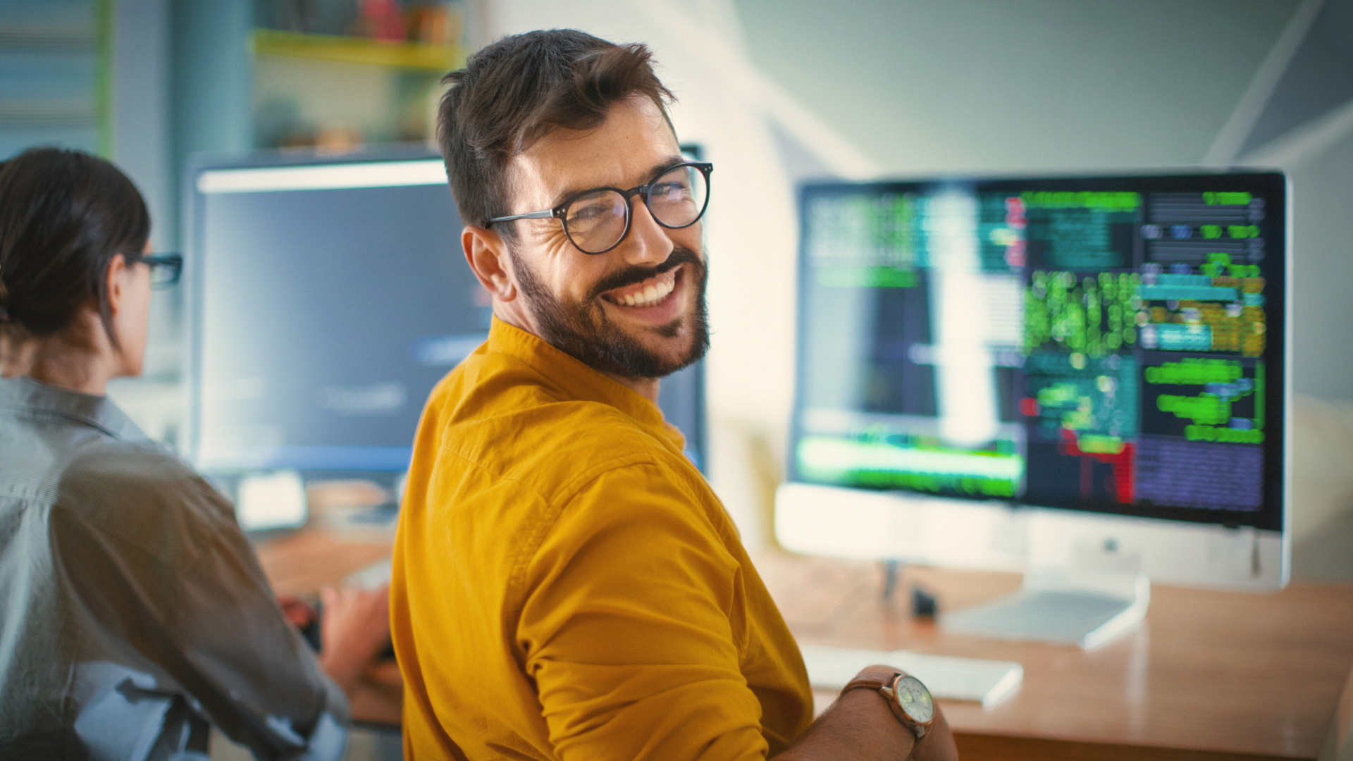 smart tech IT digital employee making resume to get peoplebank job