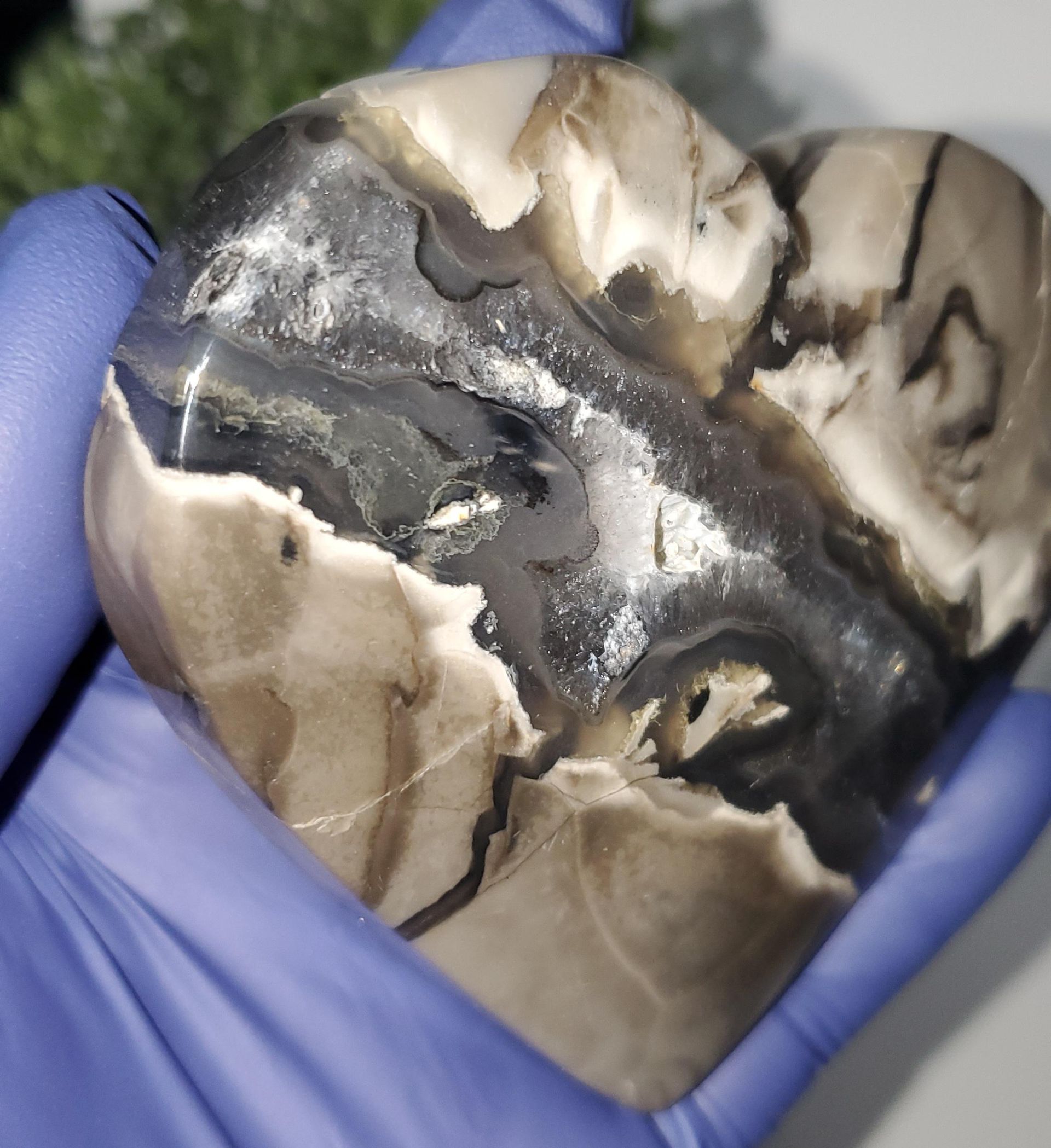 Volcano Agate Heart, Uv reactive heart carving 278g