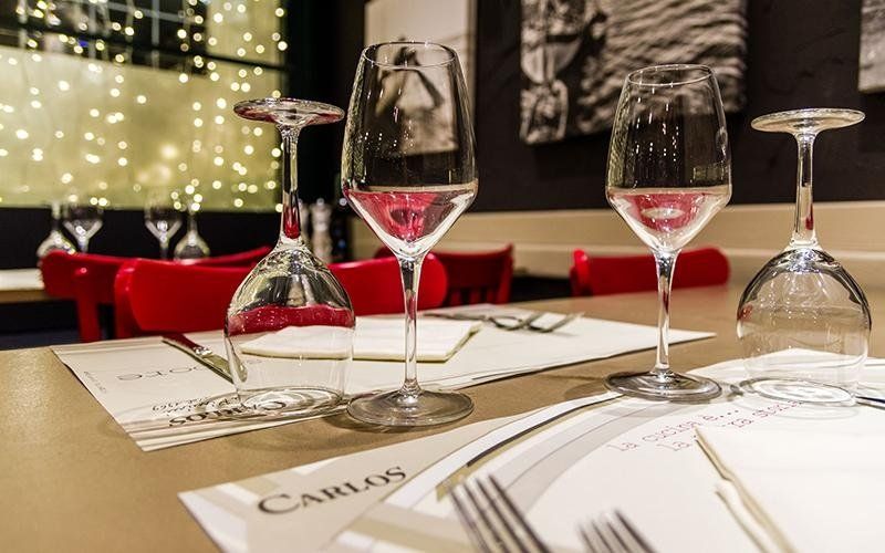 tavolo apparecchiato