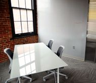 Une salle de conférence chez les clients de l'entretien ménager commercial de Push Push Propreté