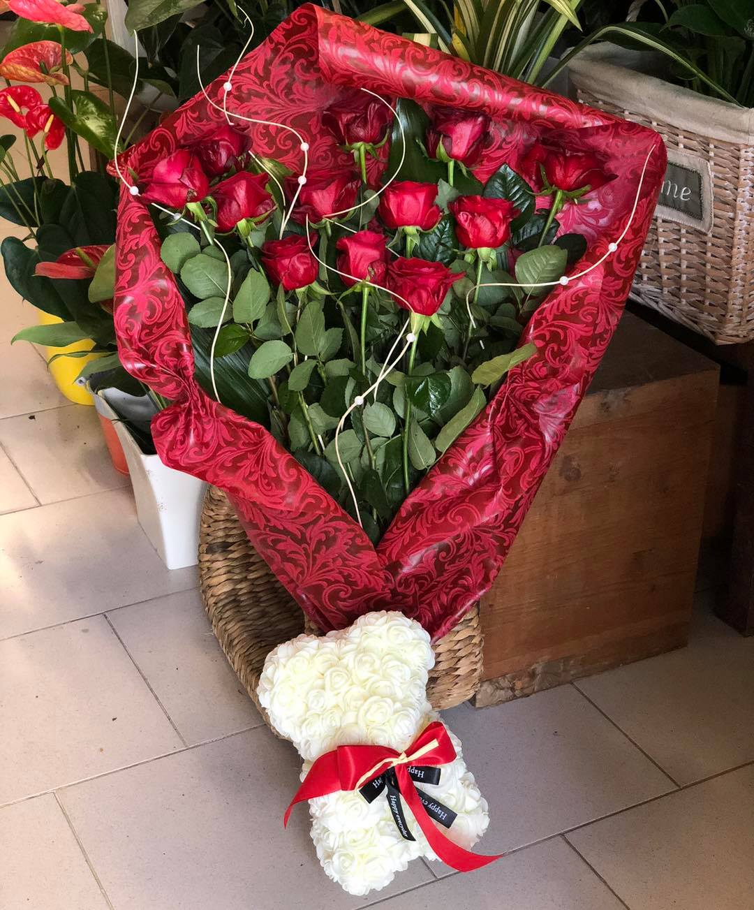 Bouquet of red roses