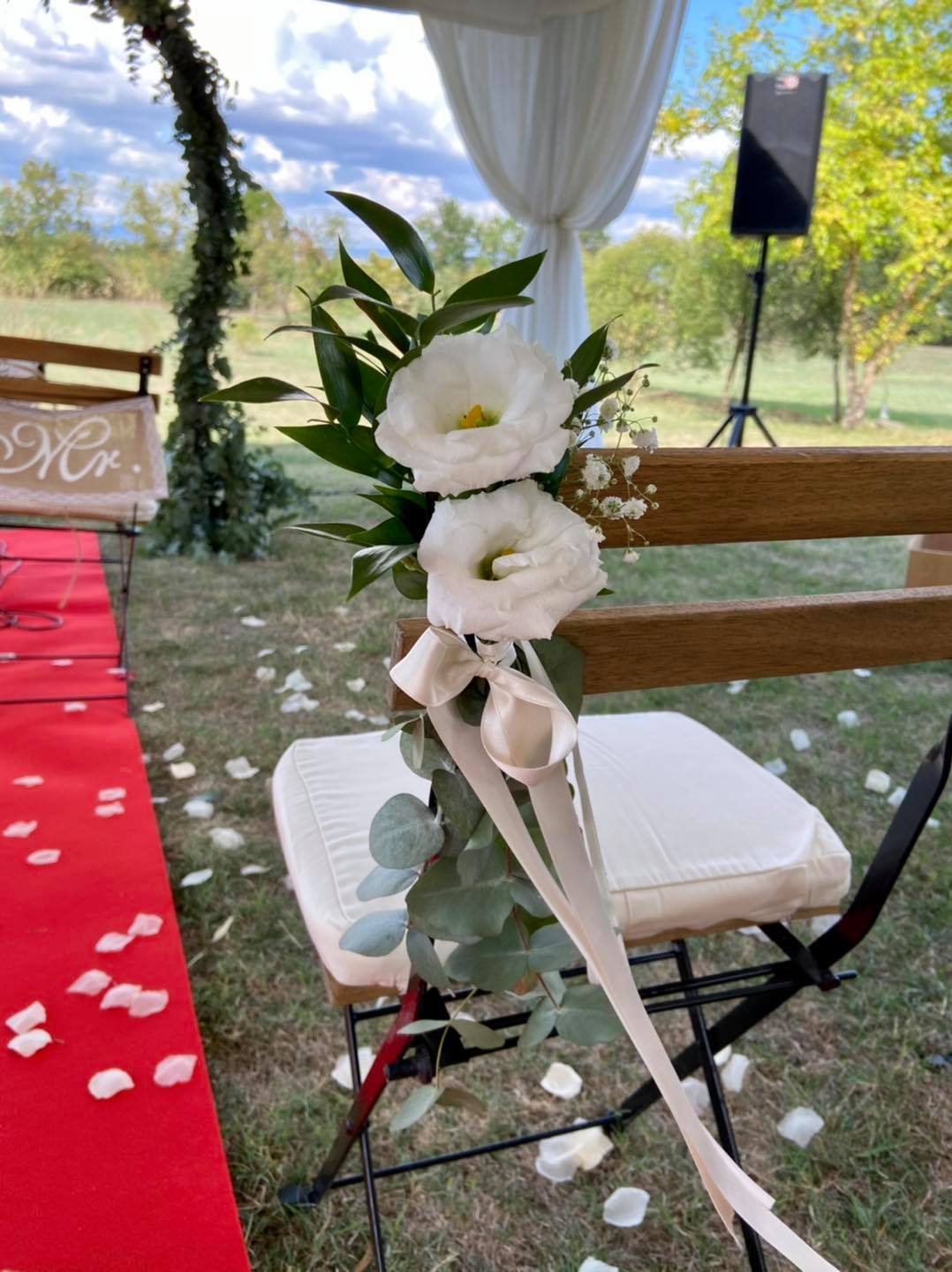 Garden wedding floral decorations