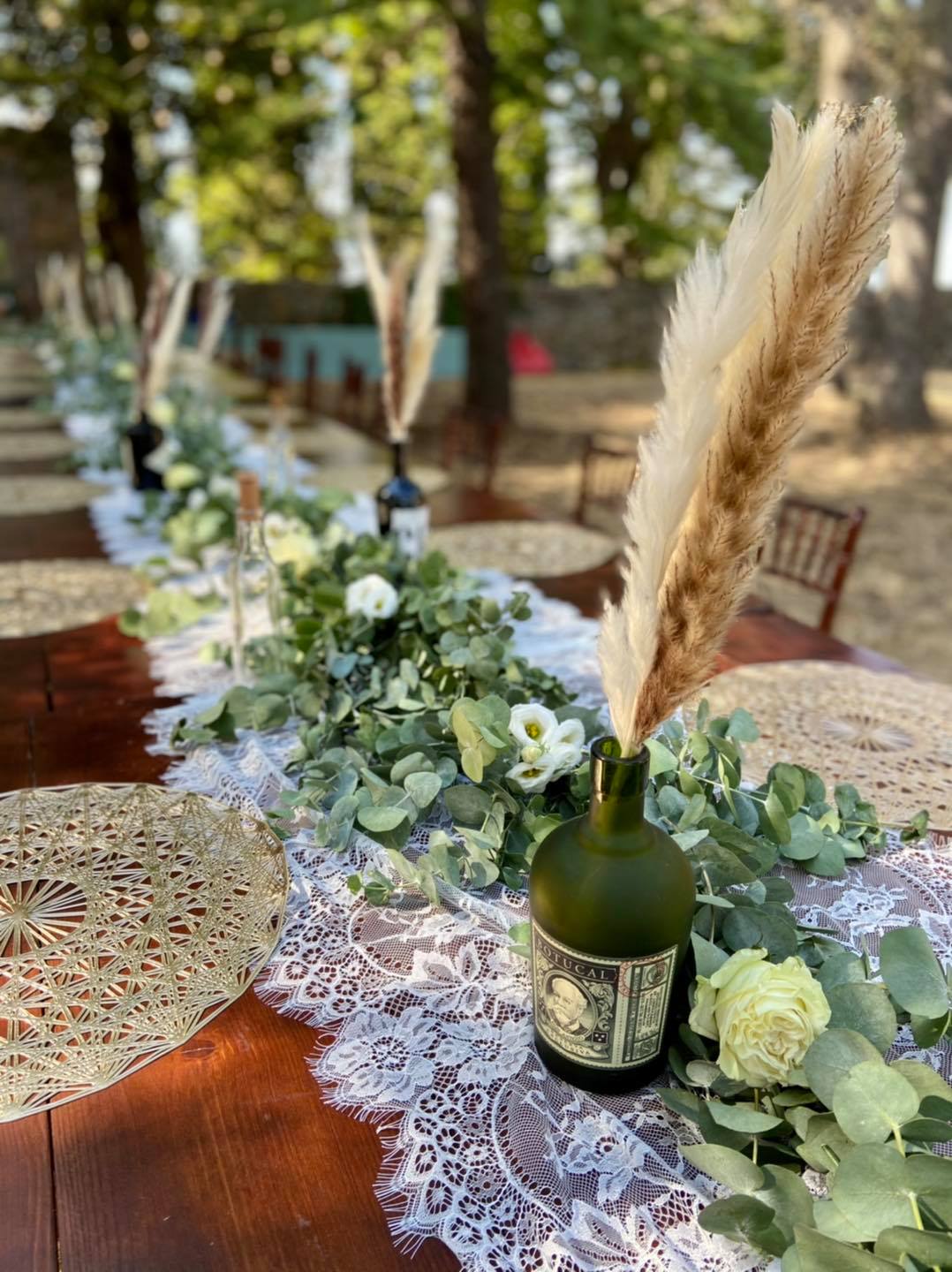 Floral decorations for wedding table