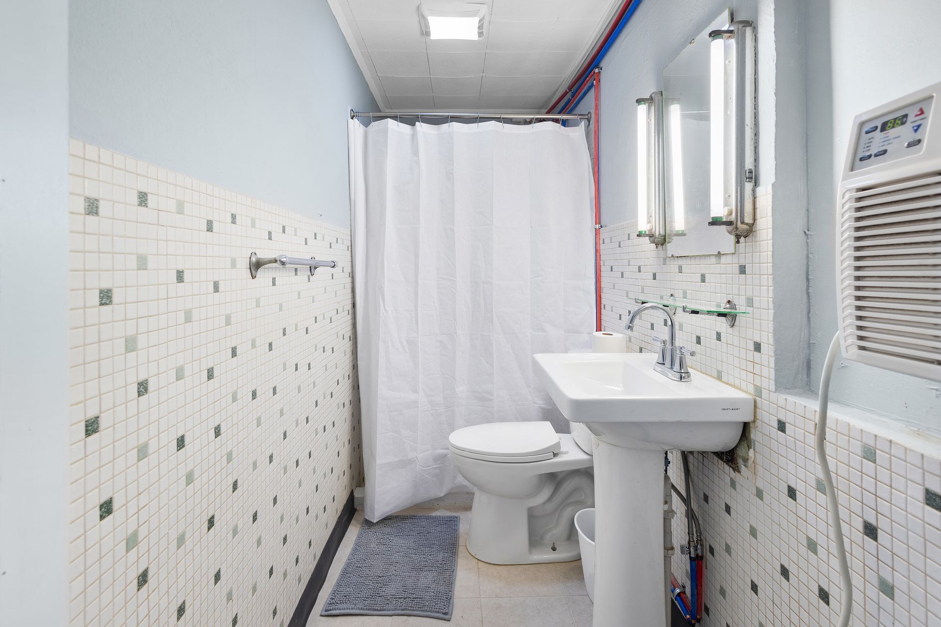 Bright, functional bathroom in a queen suite.