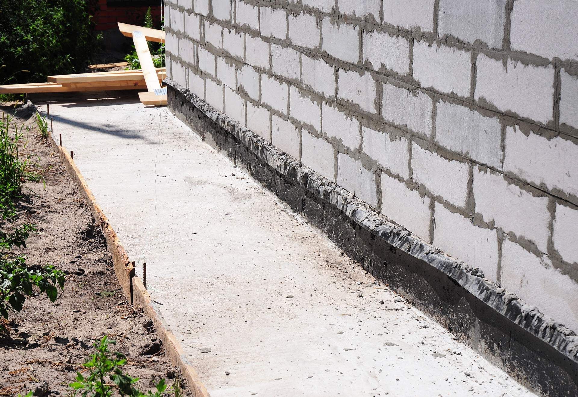 Waterproofing house foundation with bitumen membrane