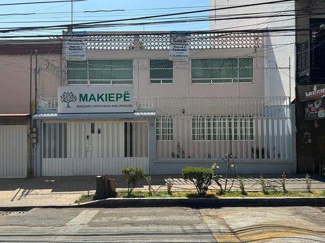 Recepción profesional de la clínica