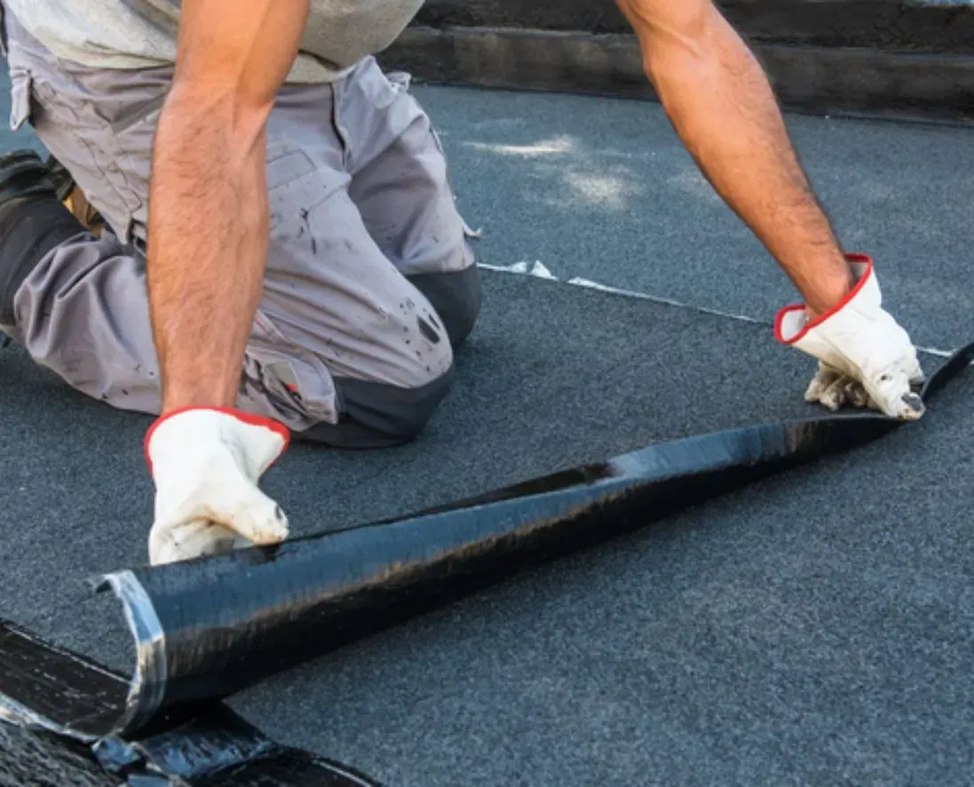 pose résine circulable et renforts sous garde‑corps – Paris 11