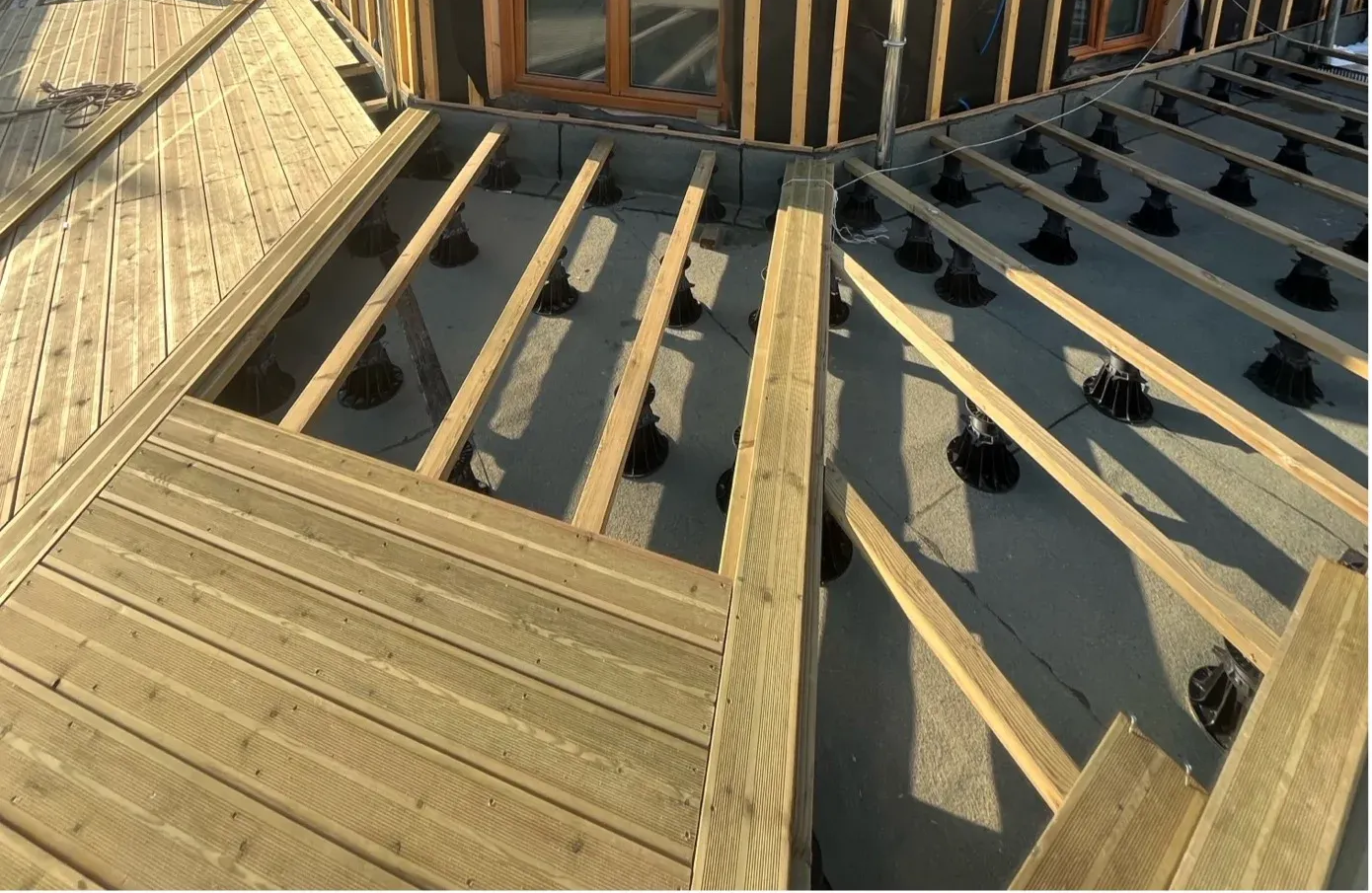 pose résine circulable et renforts sous garde‑corps – Paris 11