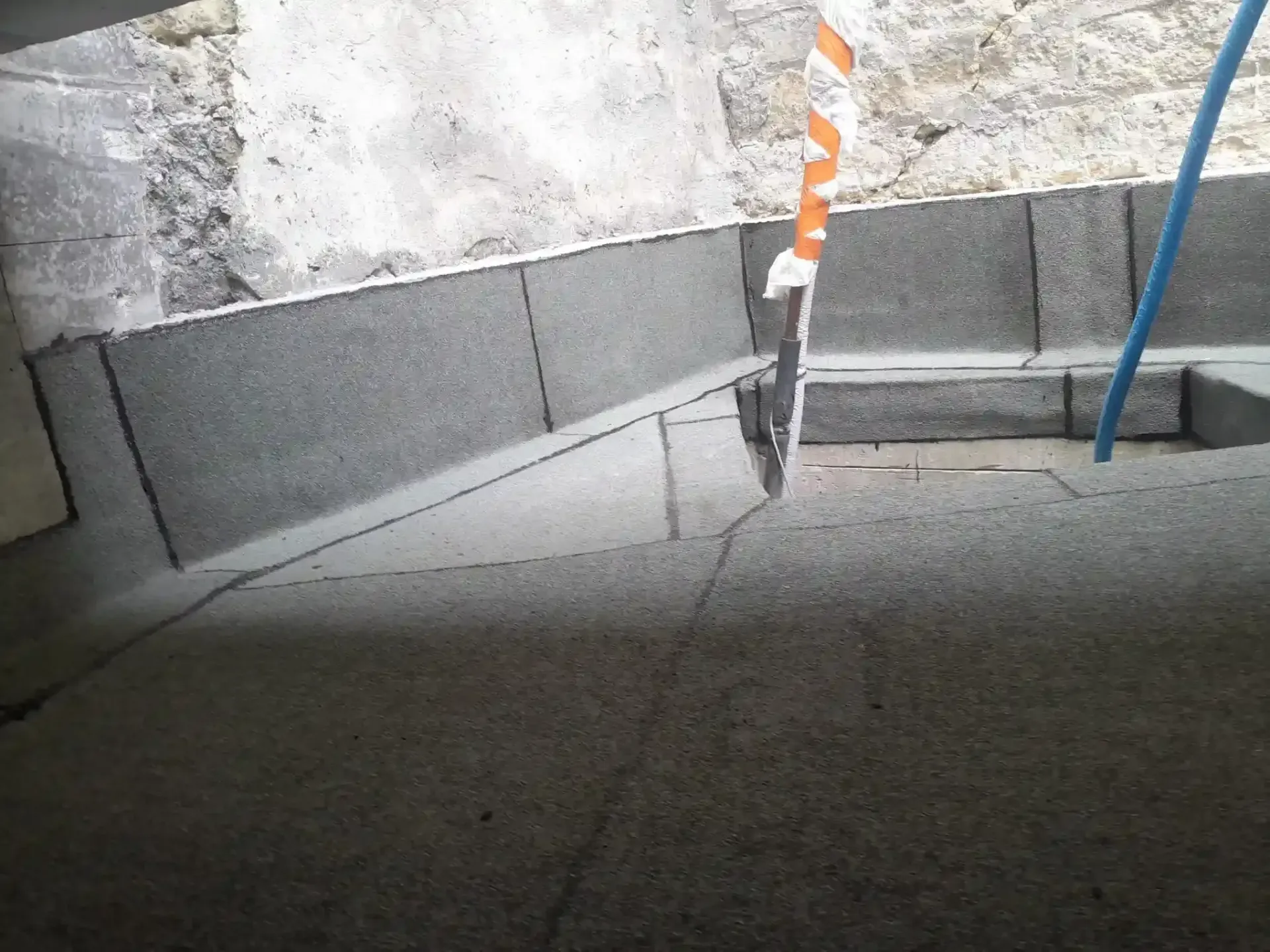 paris-17_escalier_resine-alsan400_apres_01