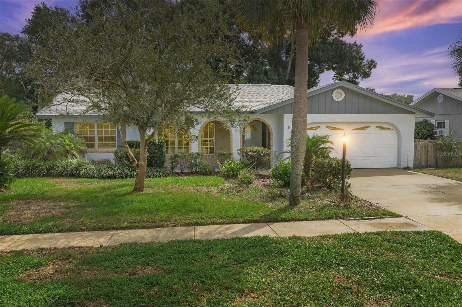 Gorgeous house available in Port Orange Florida, close to beaches and featuring lots of shade